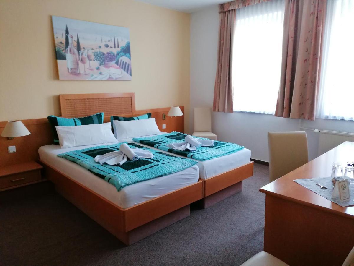 Hotel Garni Zum Goldenen Ring Quedlinburg Kültér fotó